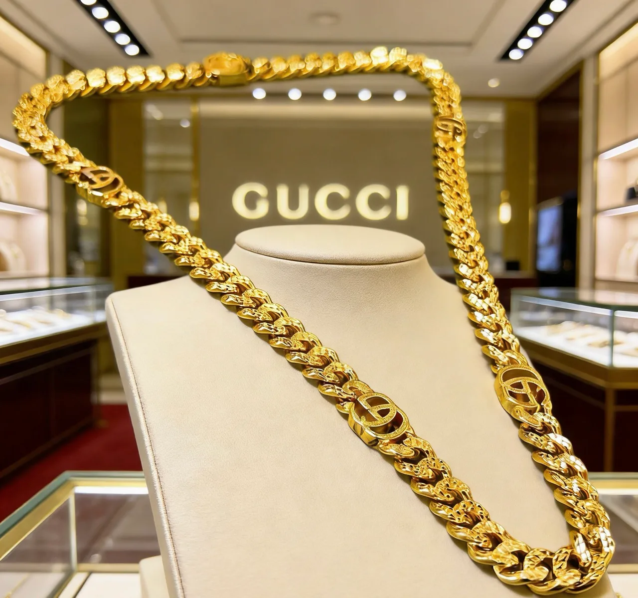 Gucci Glossy Chain Necklace in Gold · view 8
