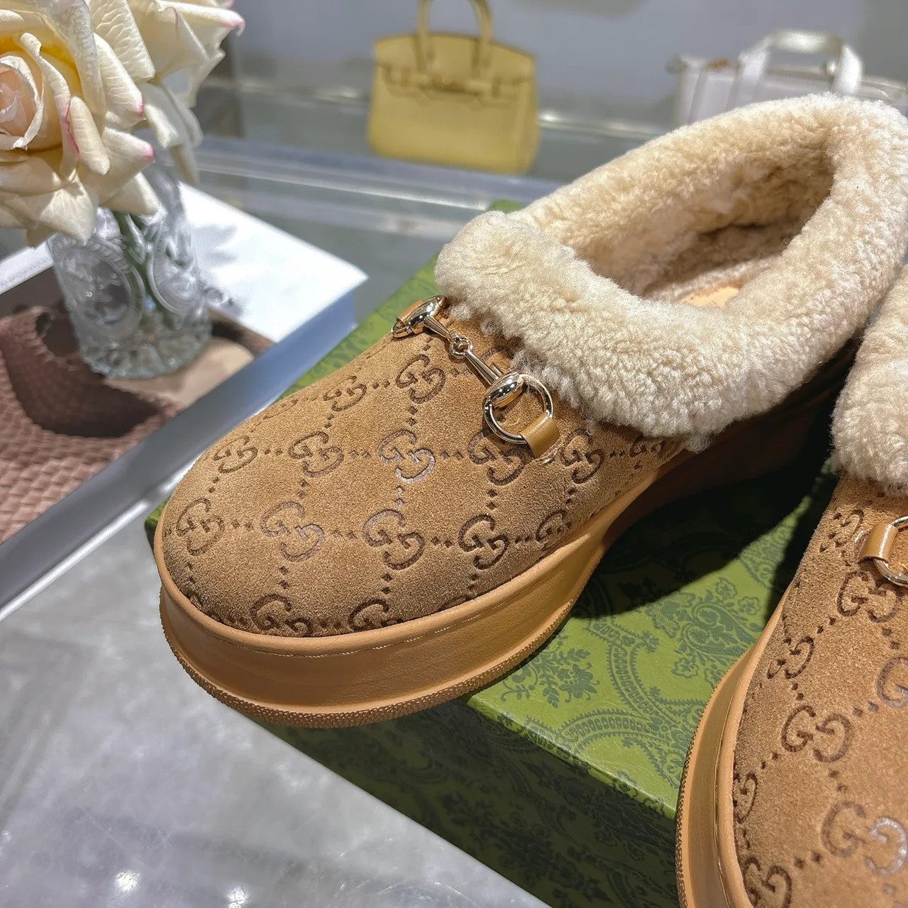 Gucci Cowhide Sheepskin Slippers in Tan · view 7