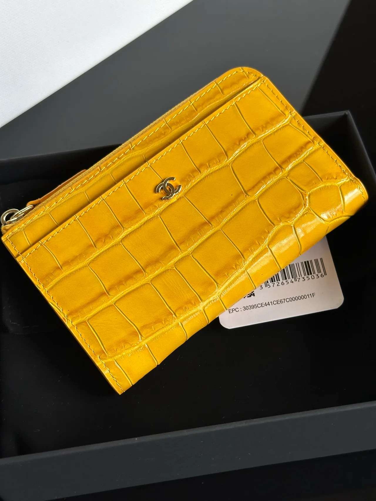 Chanel Glossy Wallet in Yellow · view 3