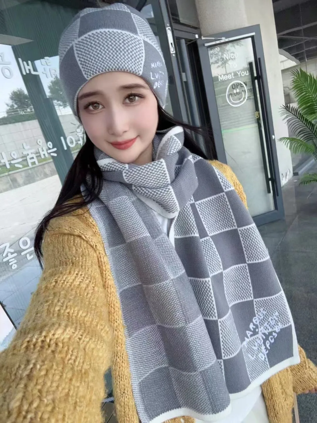 Louis Vuitton Wool Cashmere Hat and Scarf Set in Grey · view 2