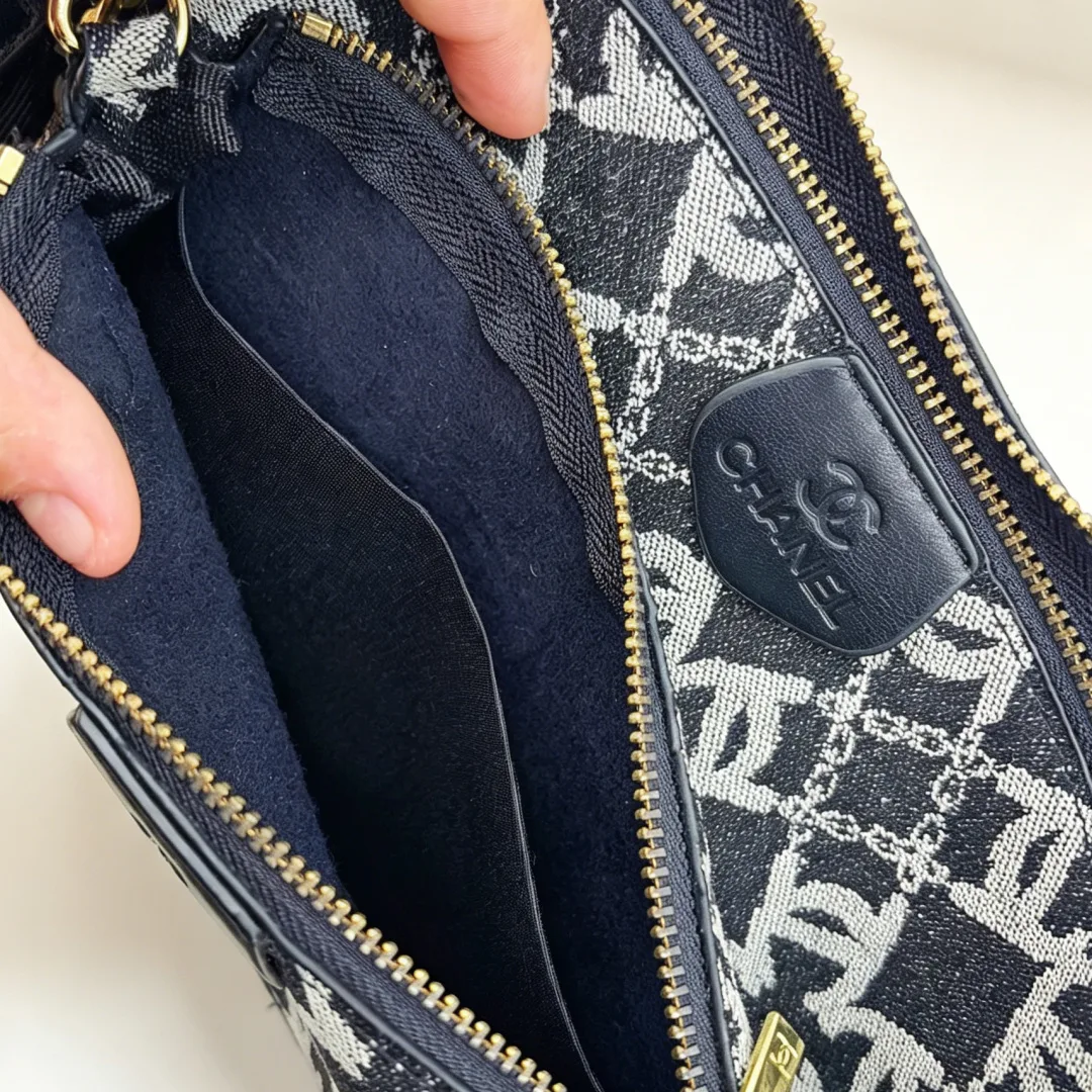 Chanel Crossbody Bag in Black · view 4
