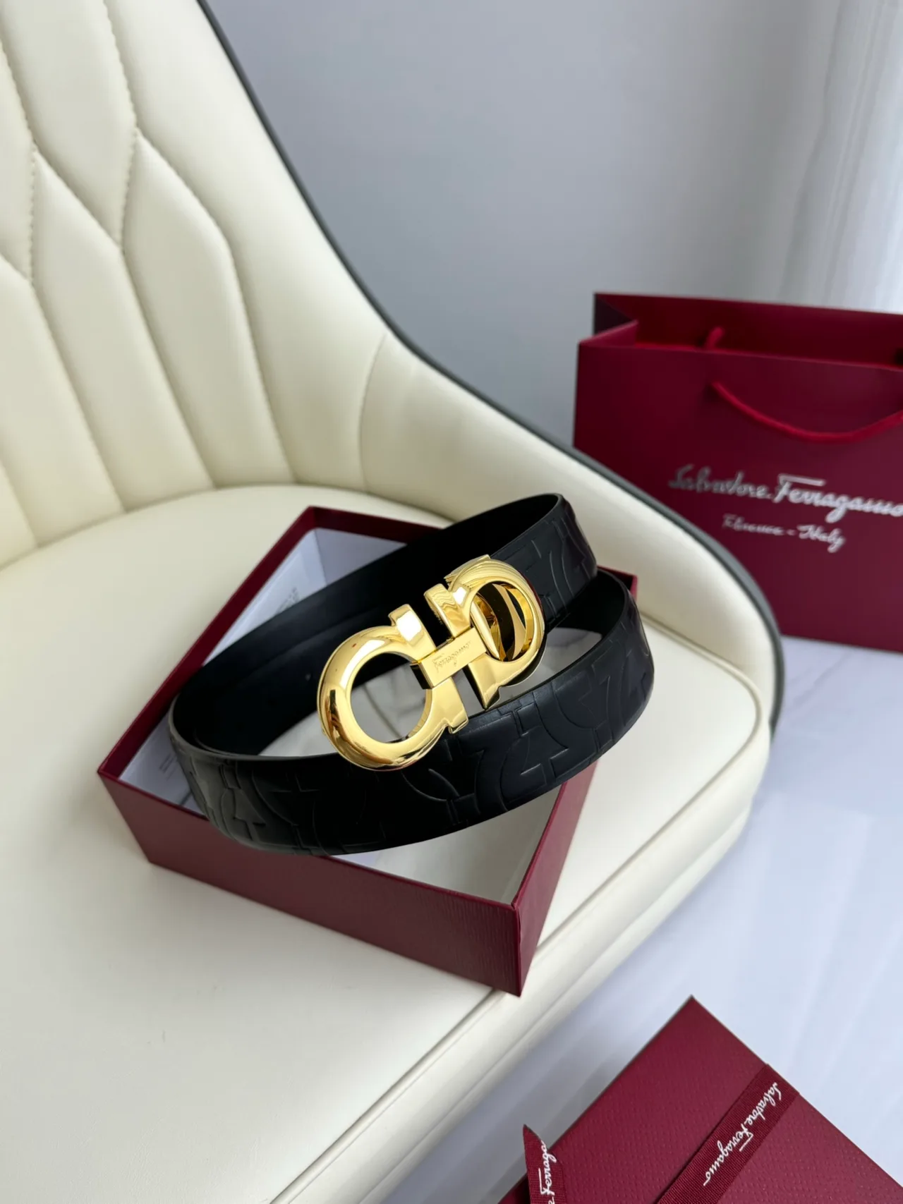 Ferragamo Cowhide Smooth Gancini Belt in Black · view 1