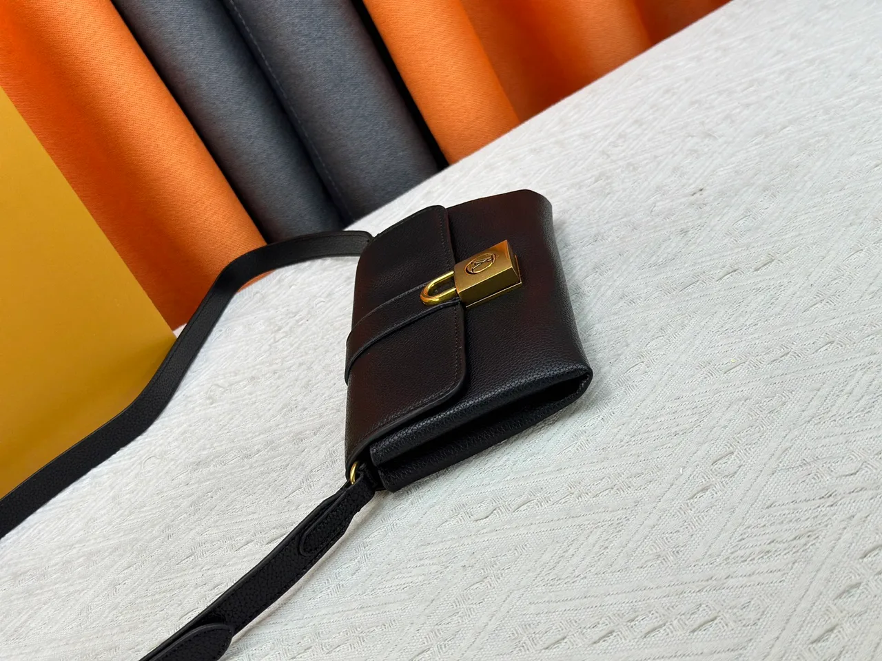 Louis Vuitton Cowhide Canvas Low Key Chain Wallet with Detachable Pouch in Black · view 3