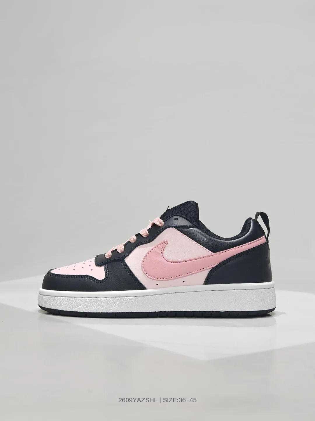 Nike Low-top sneakers in Black & Blue & Cream & White · view 4