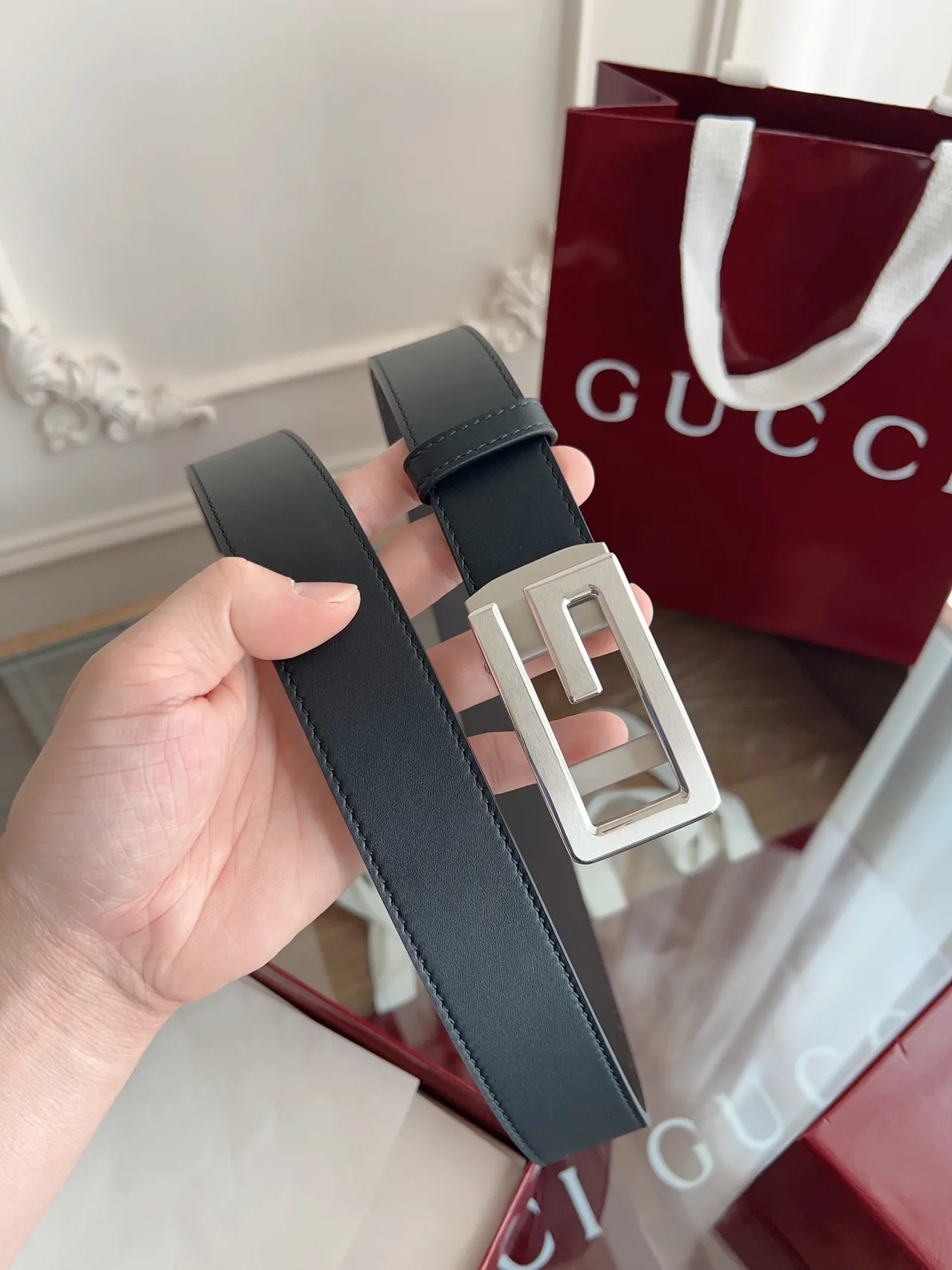 Gucci Cowhide Reversible Automatic Belt in Black · view 3