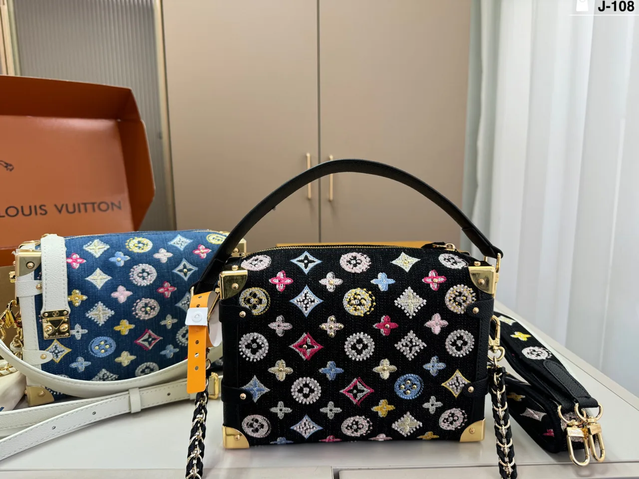 Louis Vuitton Flap Shoulder Bag in Blue / Black · view 2