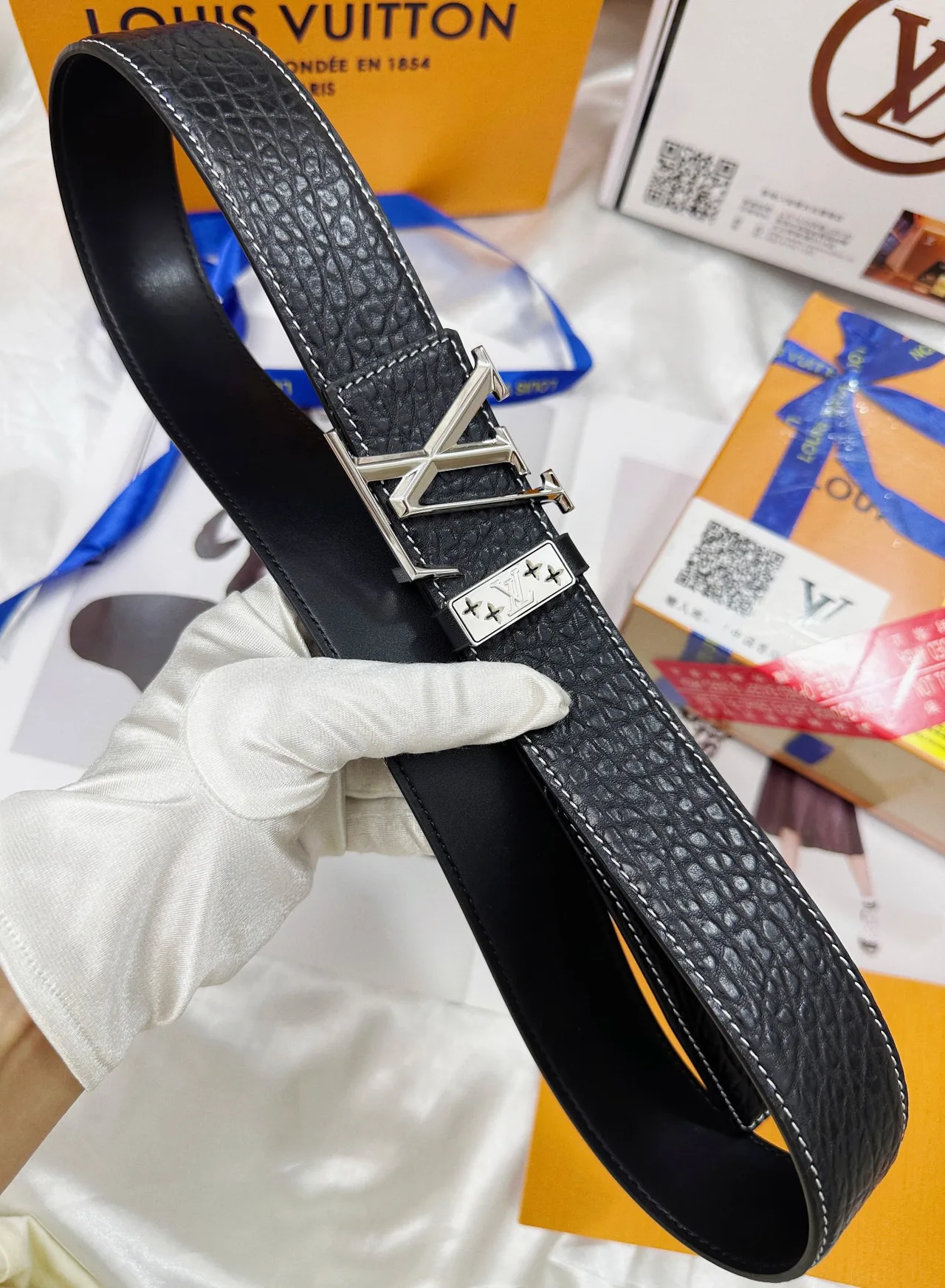 Louis Vuitton Cowhide Glossy Belt in Black · view 8
