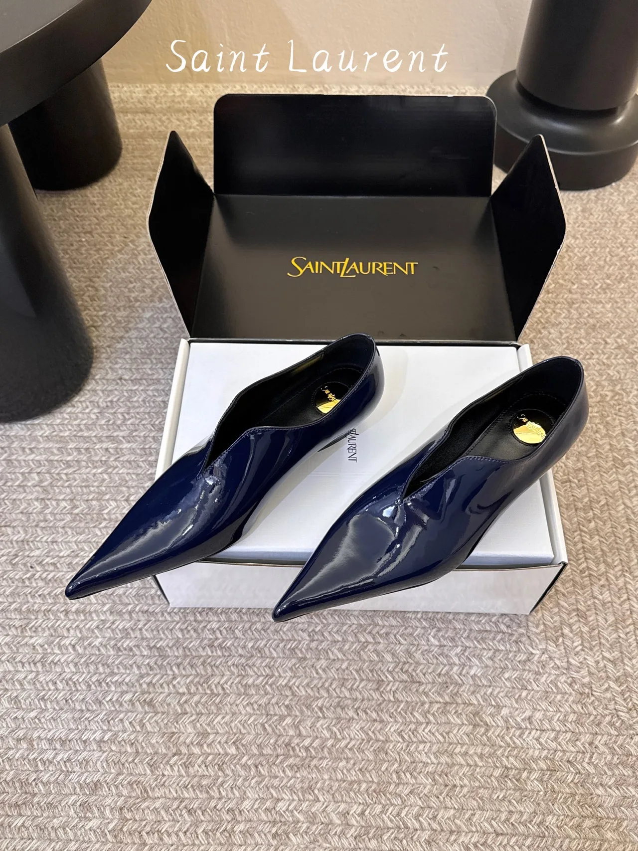 Saint Laurent Patent Leather Glossy Pointed-Toe Pointed Heel Pumps in Blue · view 4