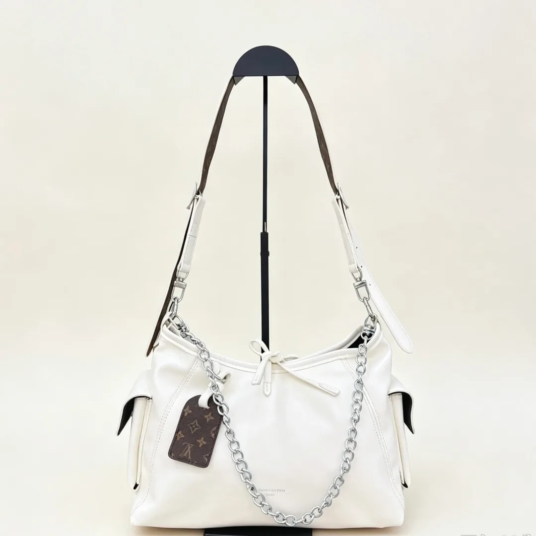 Louis Vuitton Chain hobo bag in Blue & Black & White · view 3