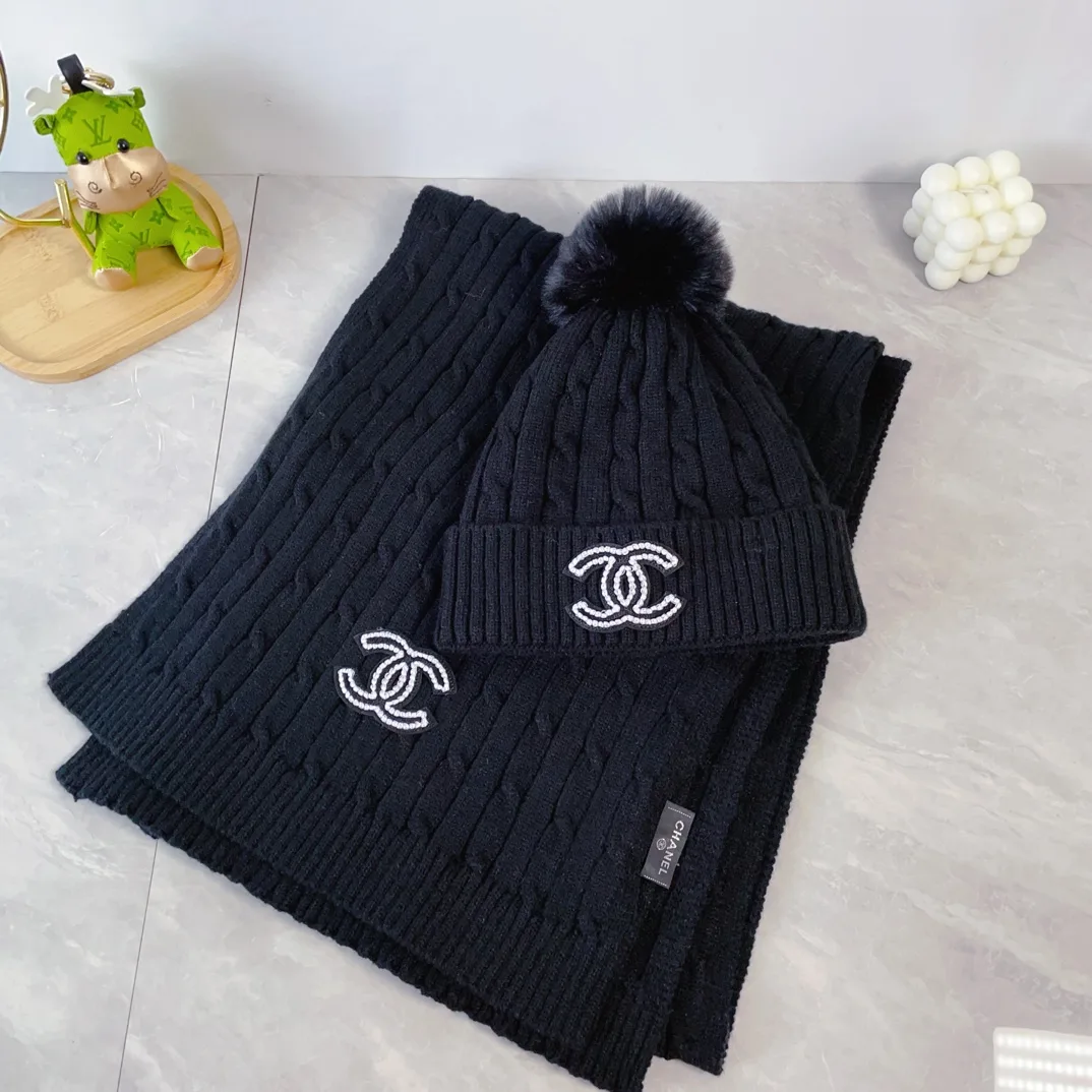 Chanel Wool Pom hat and scarf knit set in Black · view 3