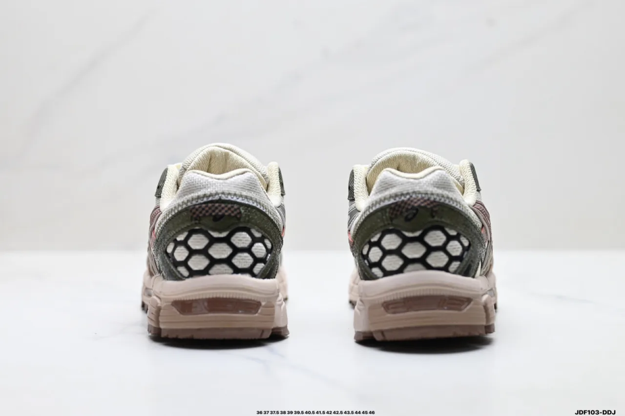 ASICS Sneakers in Grey · view 8