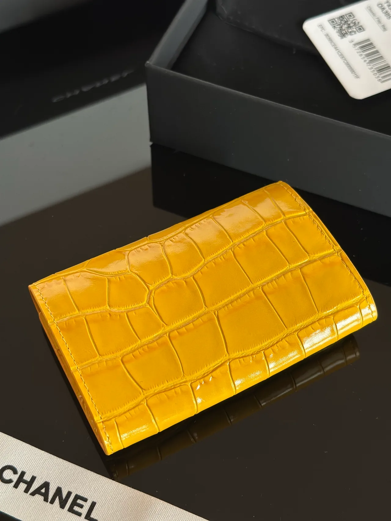 Chanel Smooth Flap Wallet in Yellow · view 3