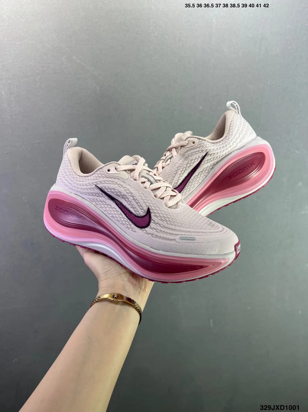 Nike Air-cushion sneakers in Pink & Cream & Green & White & Grey · view 6