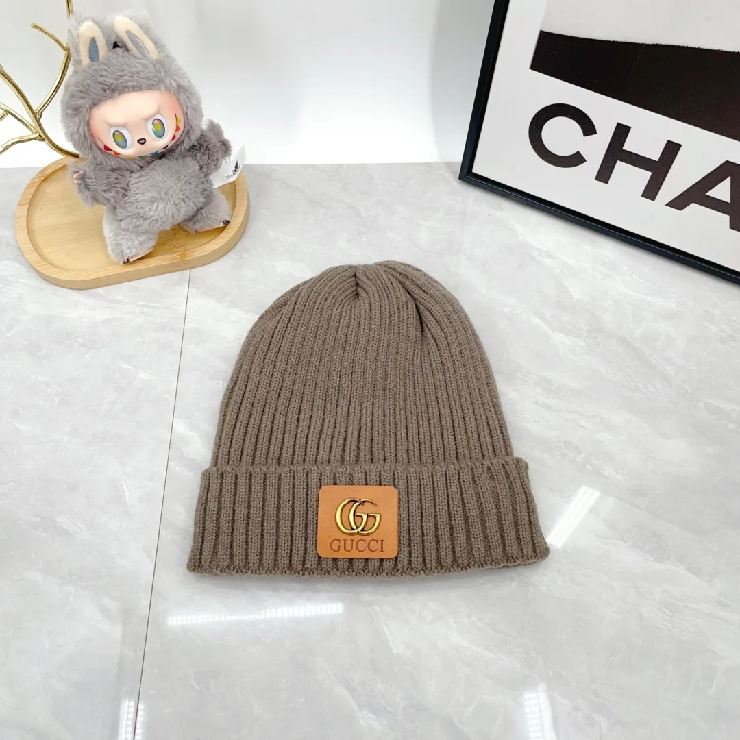 Gucci Wool Hat Scarf and Gloves Set in Beige · view 6
