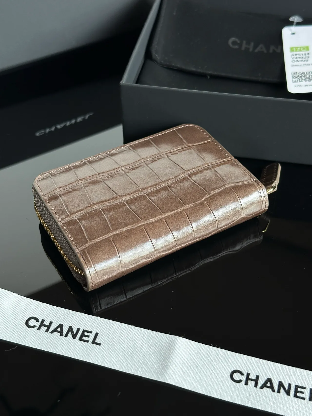 Chanel Smooth Wallet in Grey · view 4