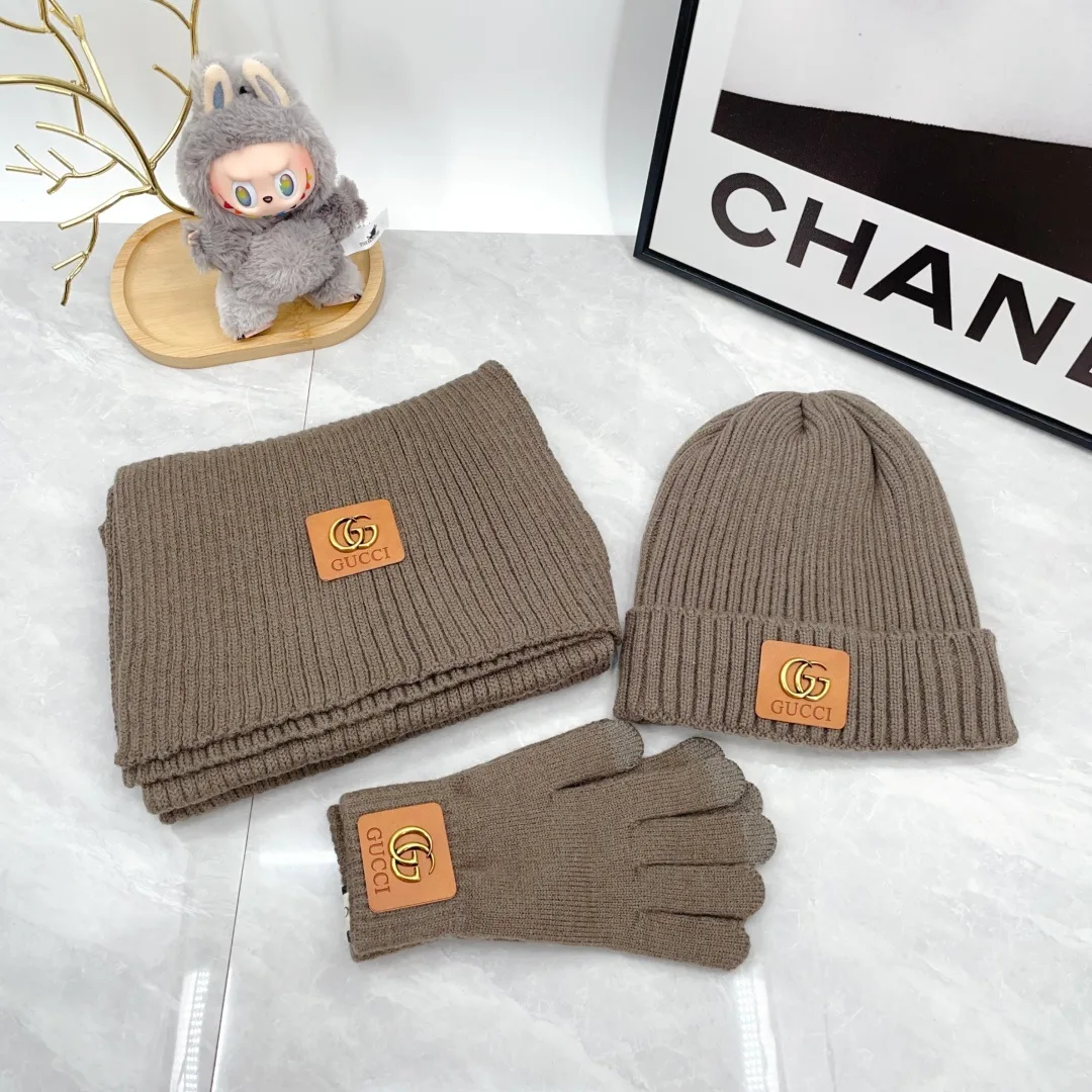 Gucci Wool Hat Scarf and Gloves Set in Beige · view 1