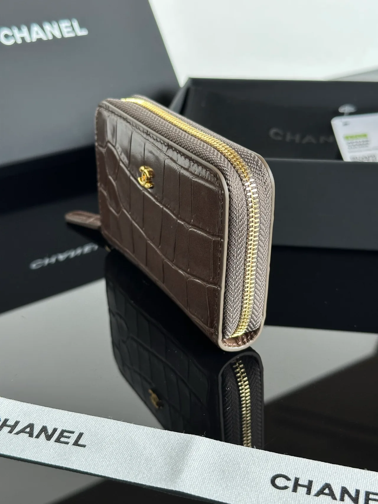 Chanel Smooth Wallet in Grey · view 3