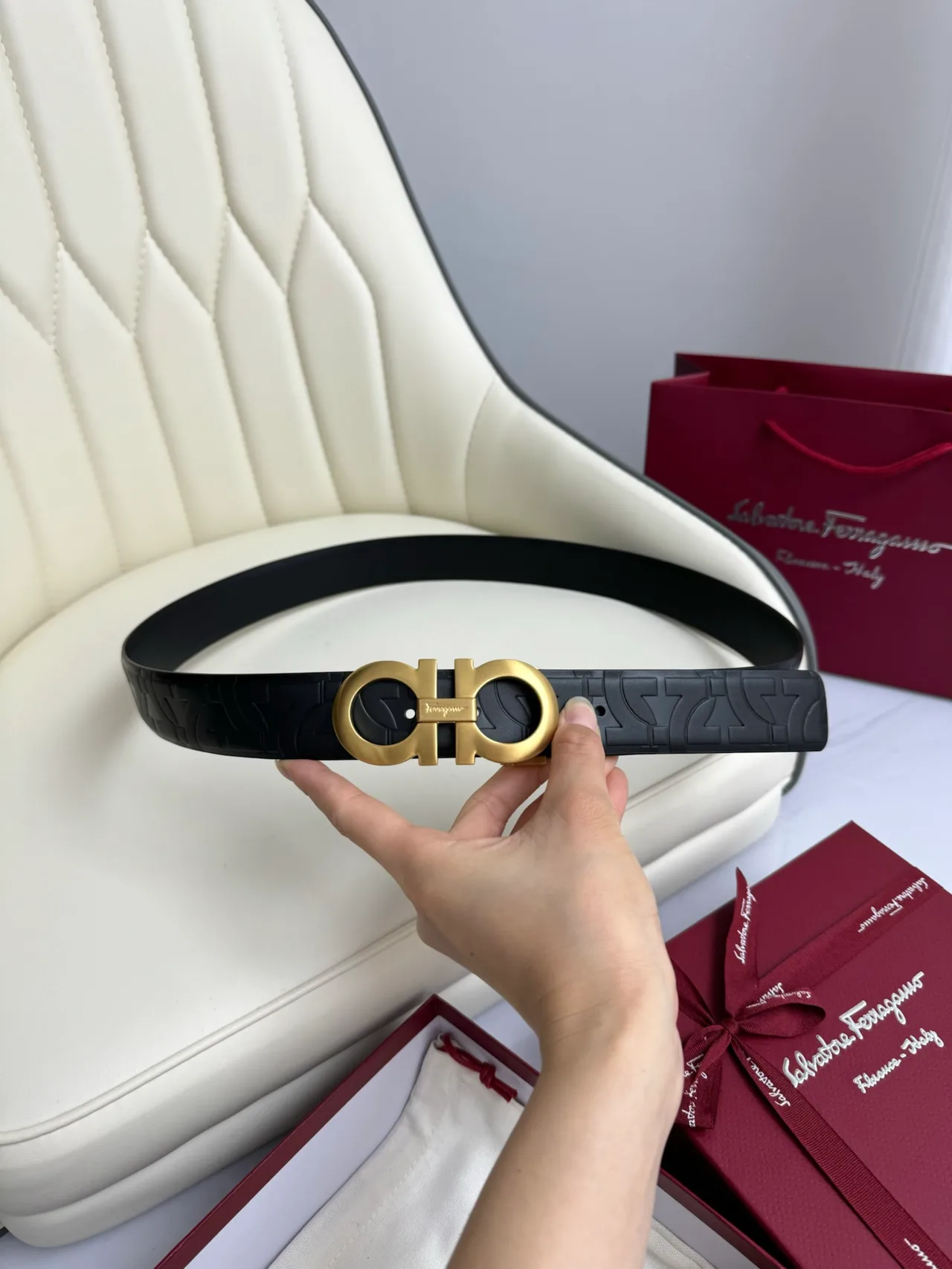Ferragamo Cowhide Glossy Belt in Black · view 8