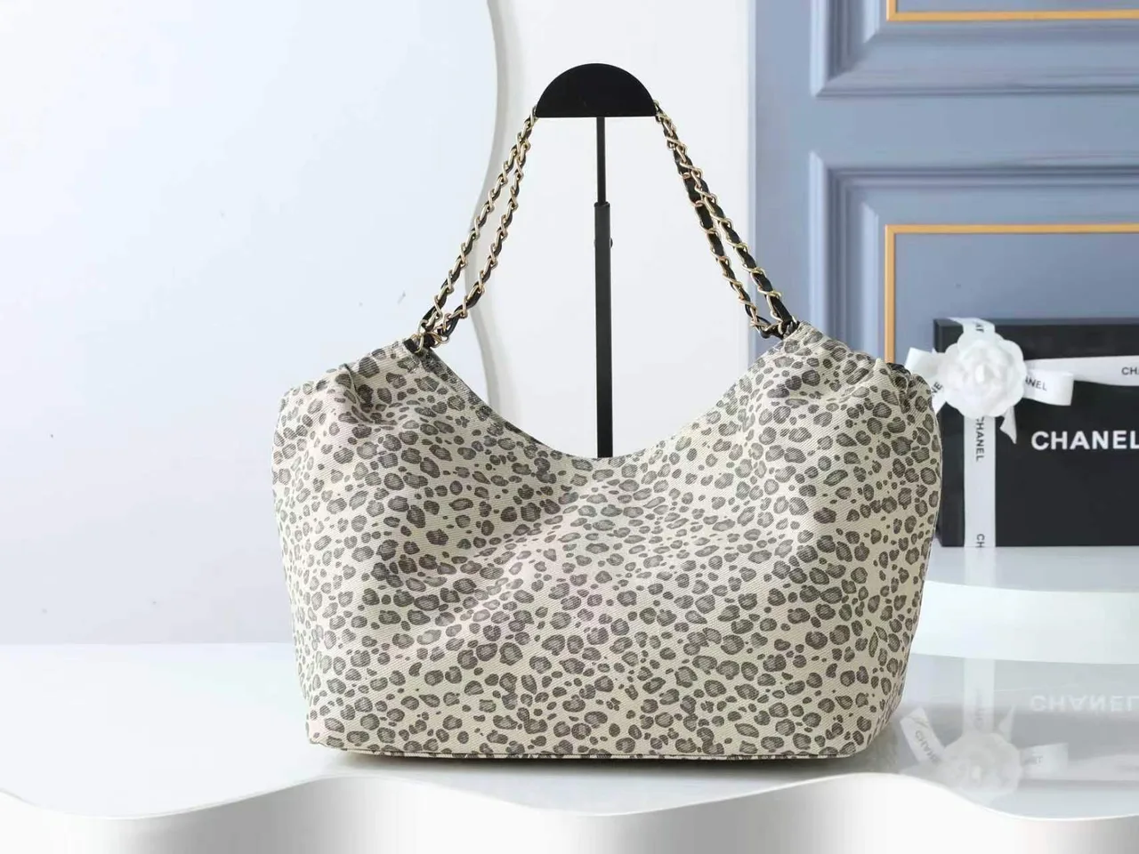 Chanel Hobo Bag in Beige · view 3