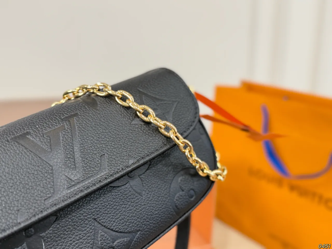 Louis Vuitton Chain Shoulder Pouch in Beige / Black · view 7