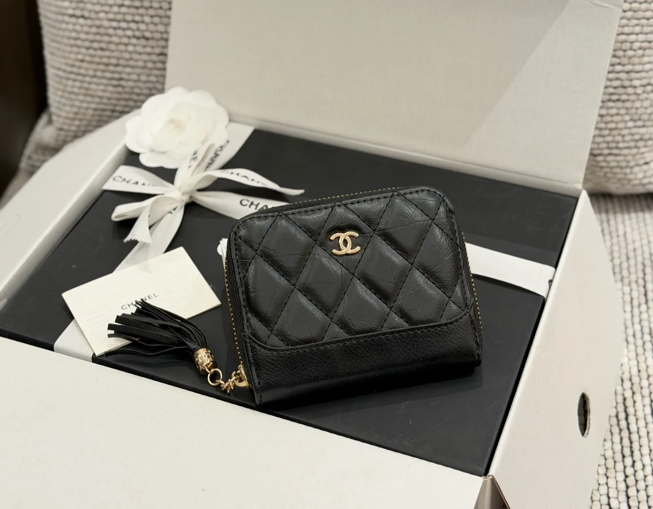 Chanel Wallet in Black & White · view 5