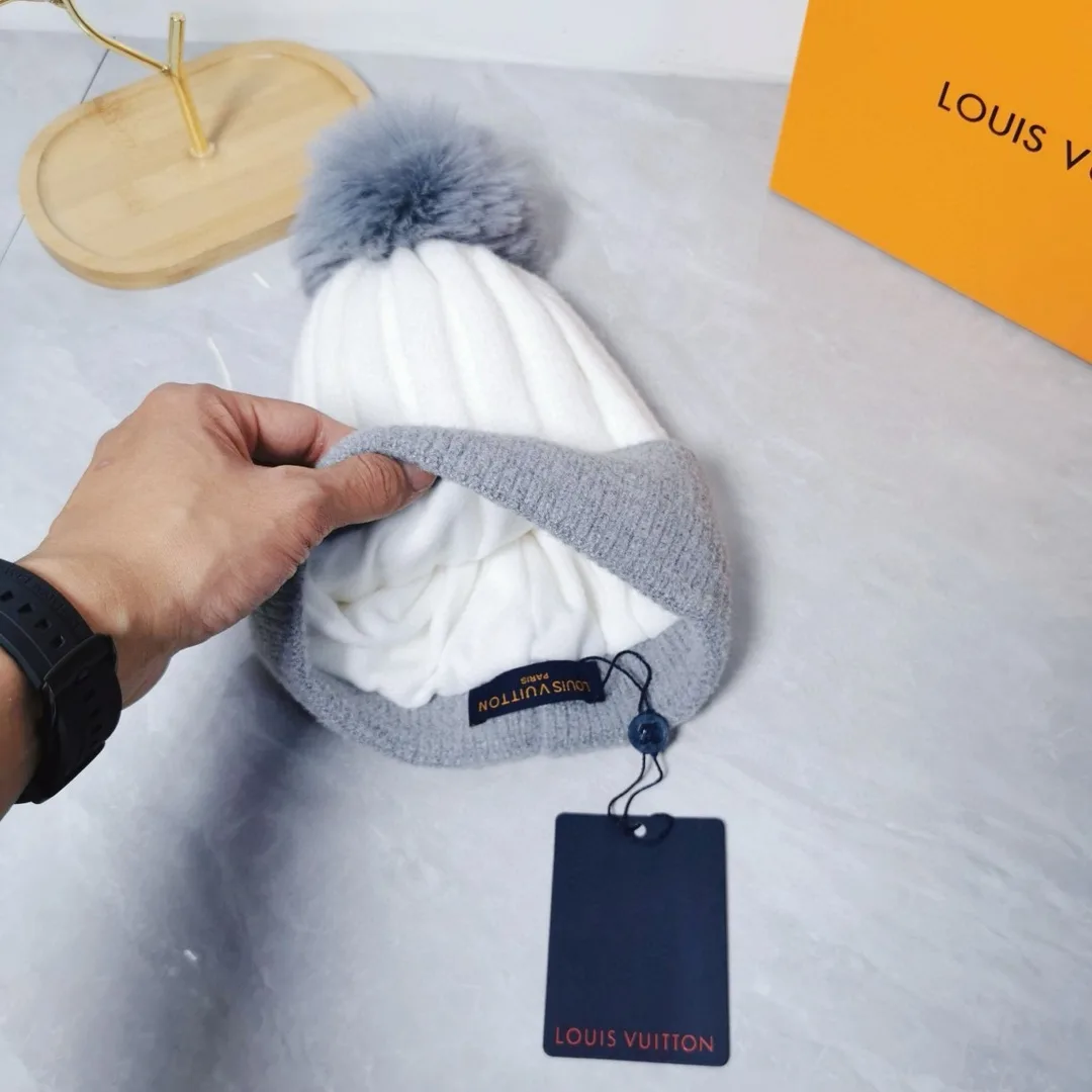 Louis Vuitton Ribbed Beanie in White · view 7