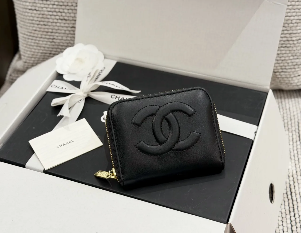 Chanel Wallet in Black & White · view 1