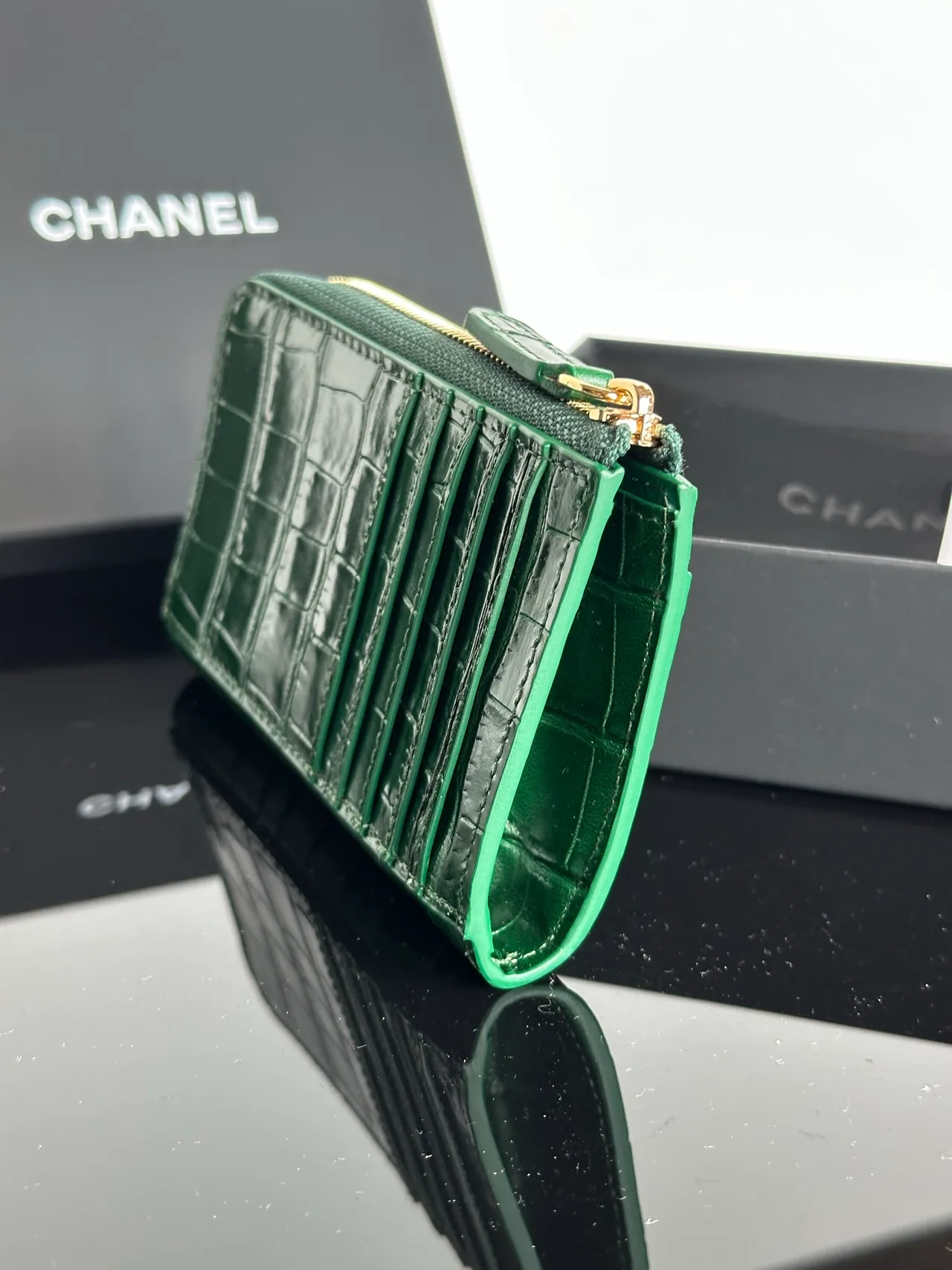Chanel Glossy Wallet in Green · view 6