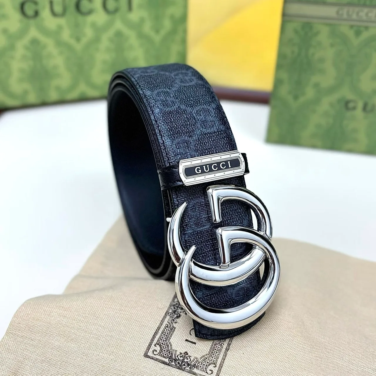Gucci Smooth Belt in Blue · view 1