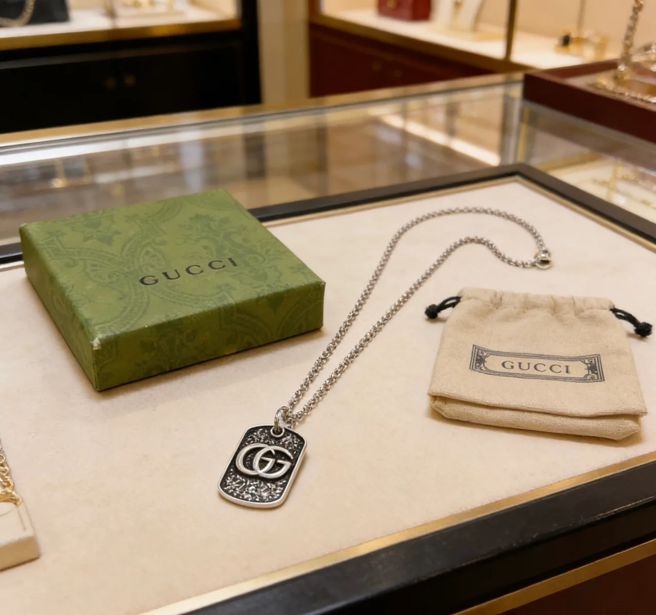 Gucci Pendant Necklace in Silver · view 7
