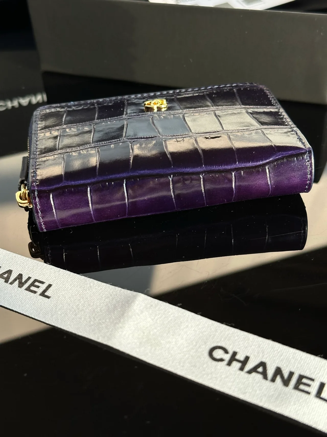 Chanel Glossy Wallet in Purple · view 5