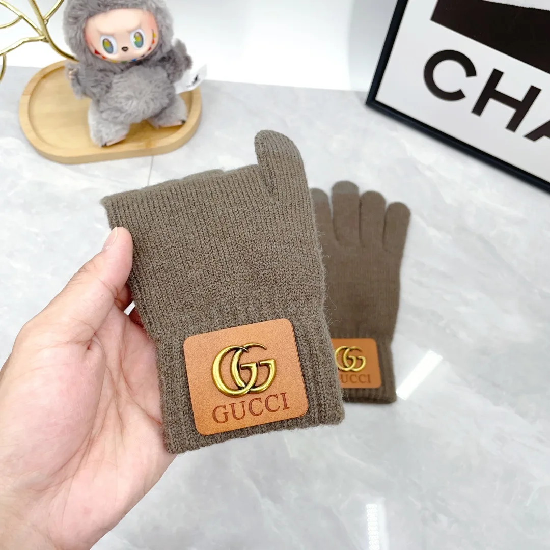 Gucci Wool Hat Scarf and Gloves Set in Beige · view 5