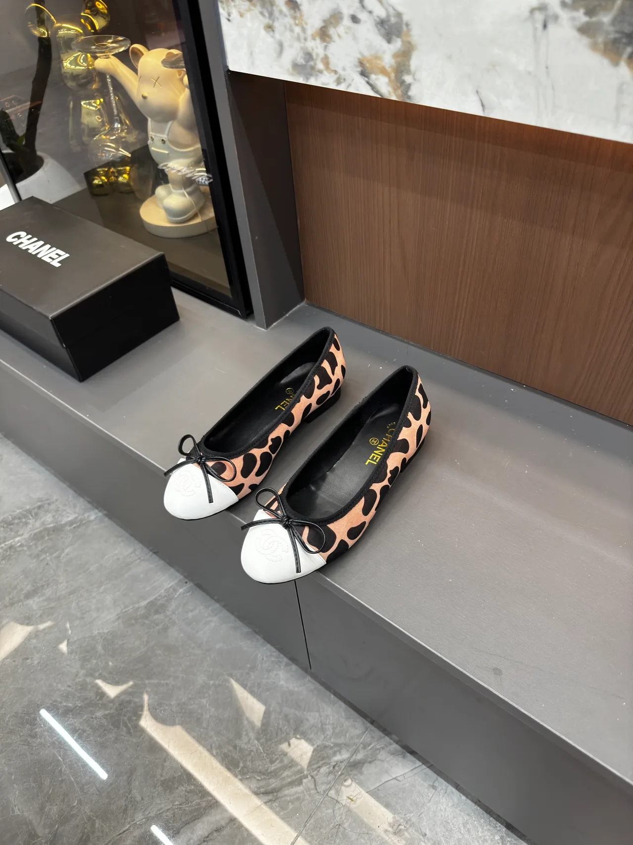 Chanel Patterned cap-toe ballet flats in Yellow & Orange & Tan & White · view 7