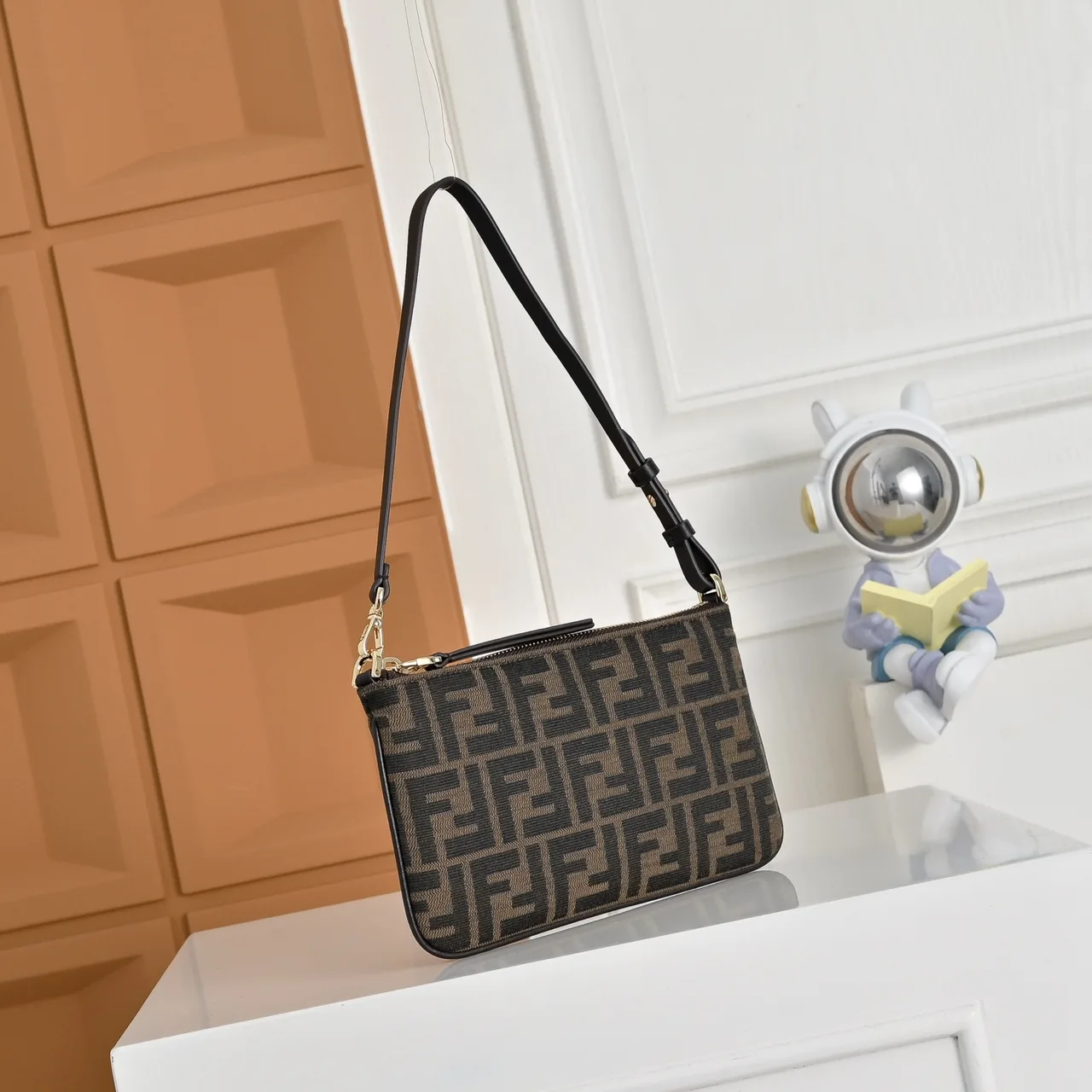 Fendi Baguette Clutch in Brown · view 3