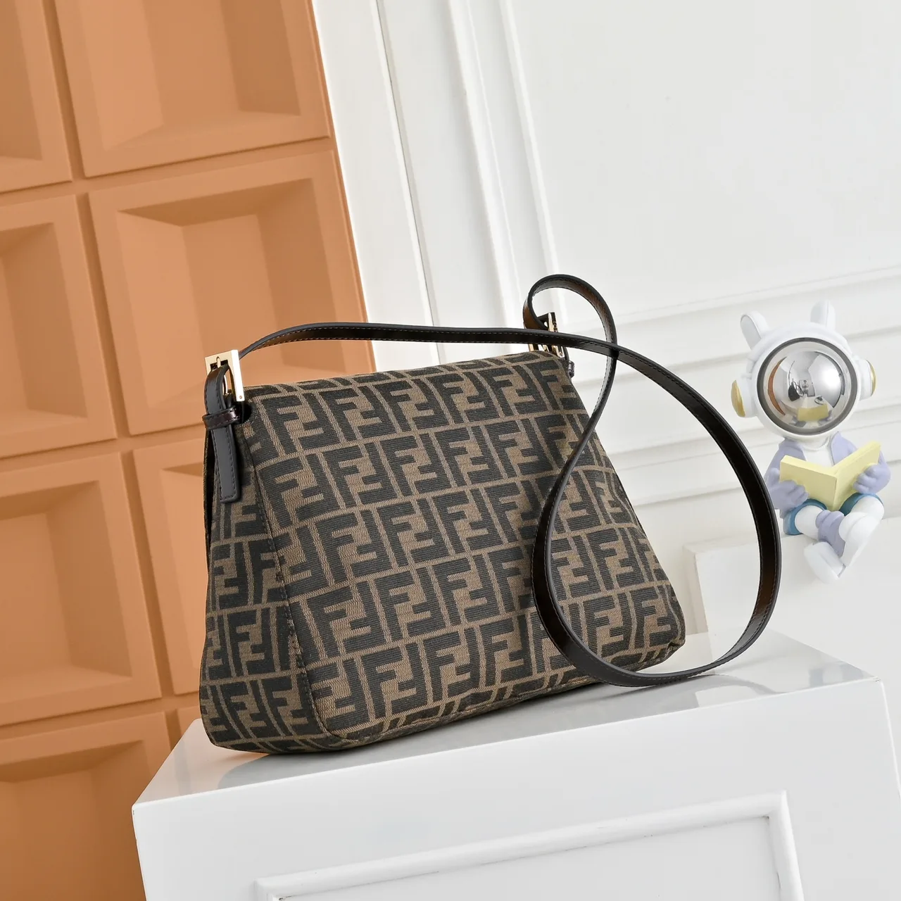Fendi Baguette Hobo Bag in Brown · view 3