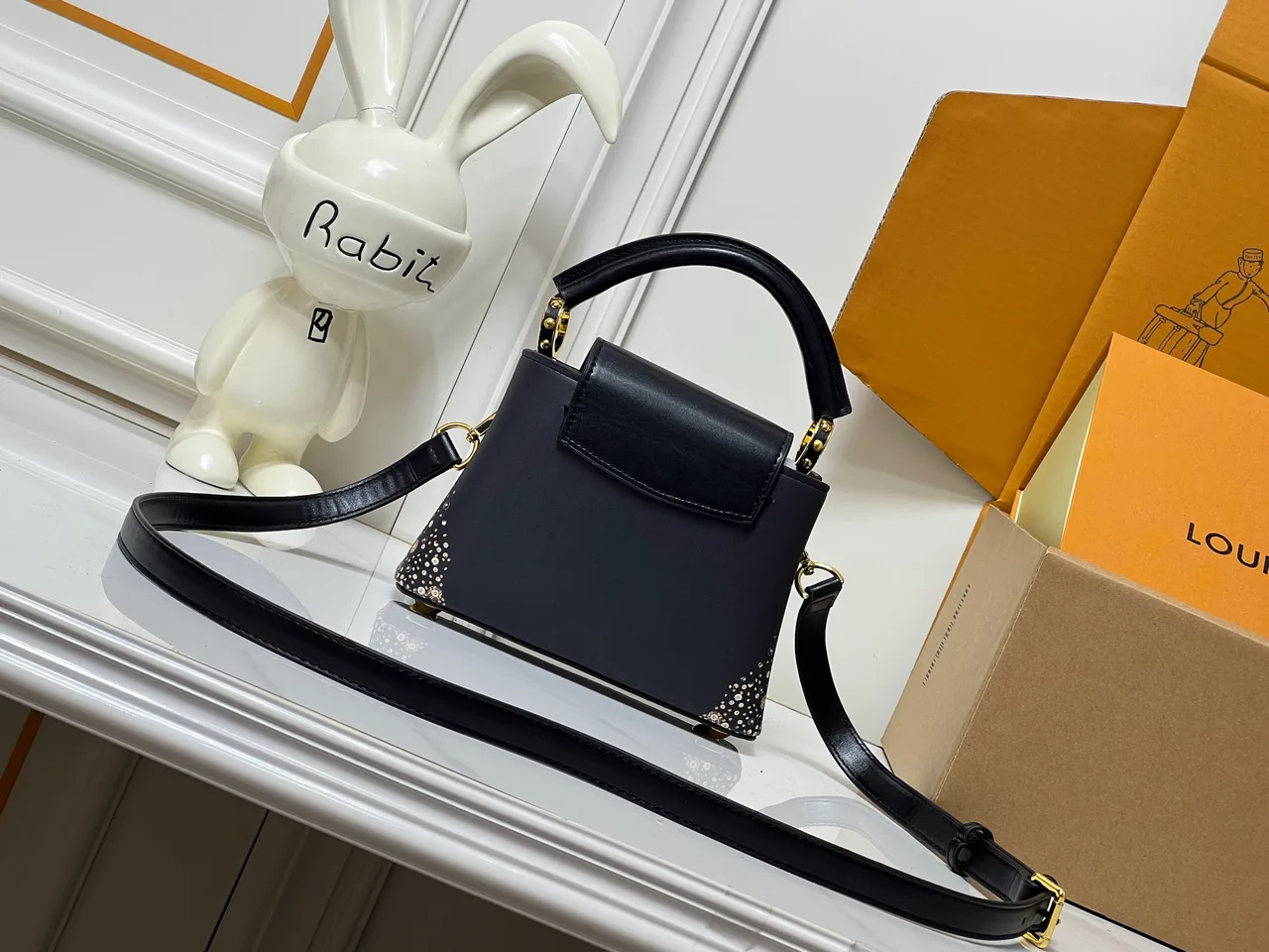 Louis Vuitton Cowhide Capucines Mini Bag in Black · view 4