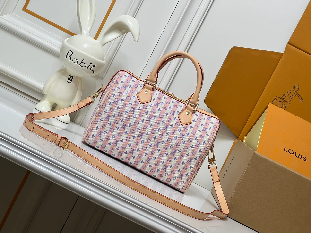 Louis Vuitton Speedy Cowhide Sheepskin Monogram Handbag in Pink · view 4