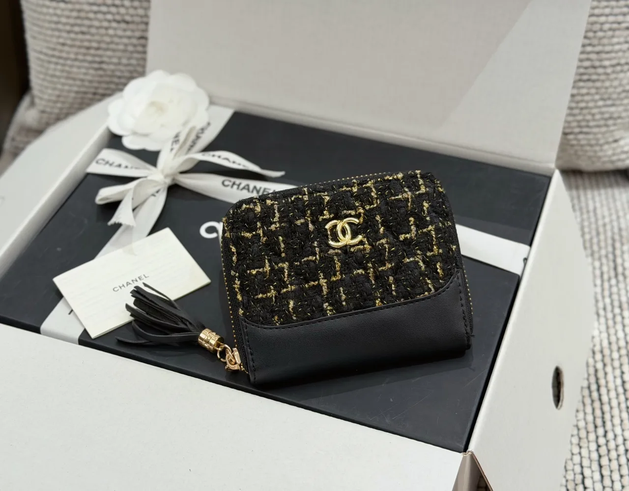 Chanel Wallet in Black & White · view 8