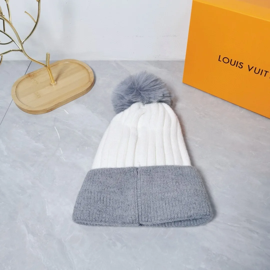 Louis Vuitton Ribbed Beanie in White · view 4