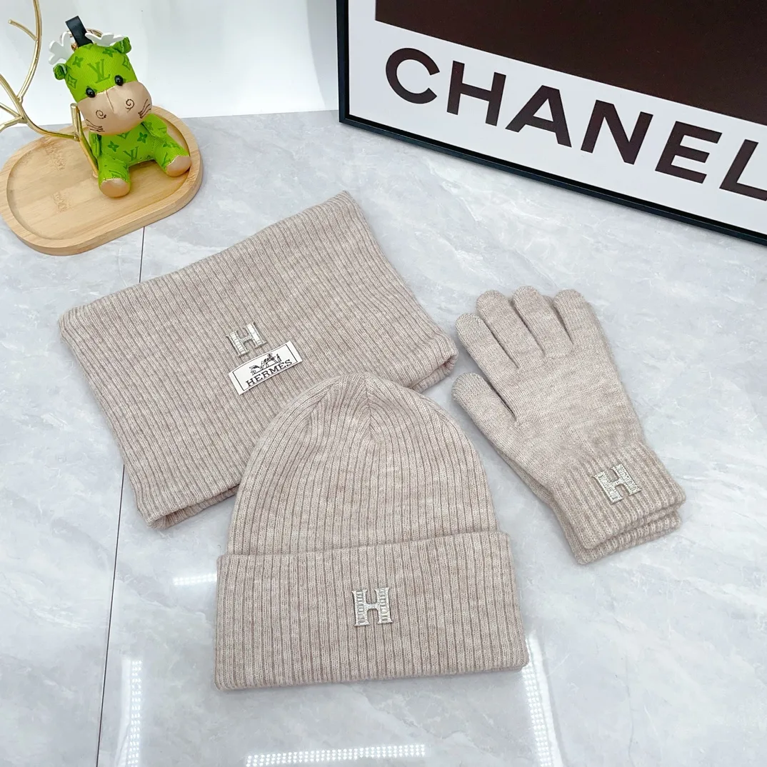 Hermes Wool Ribbed Hat Scarf and Gloves Set in Beige · view 1