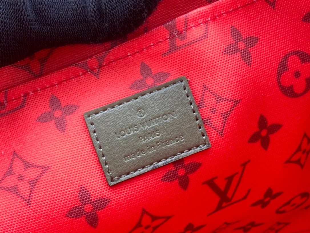 Louis Vuitton Canvas Clutch in Green · view 8