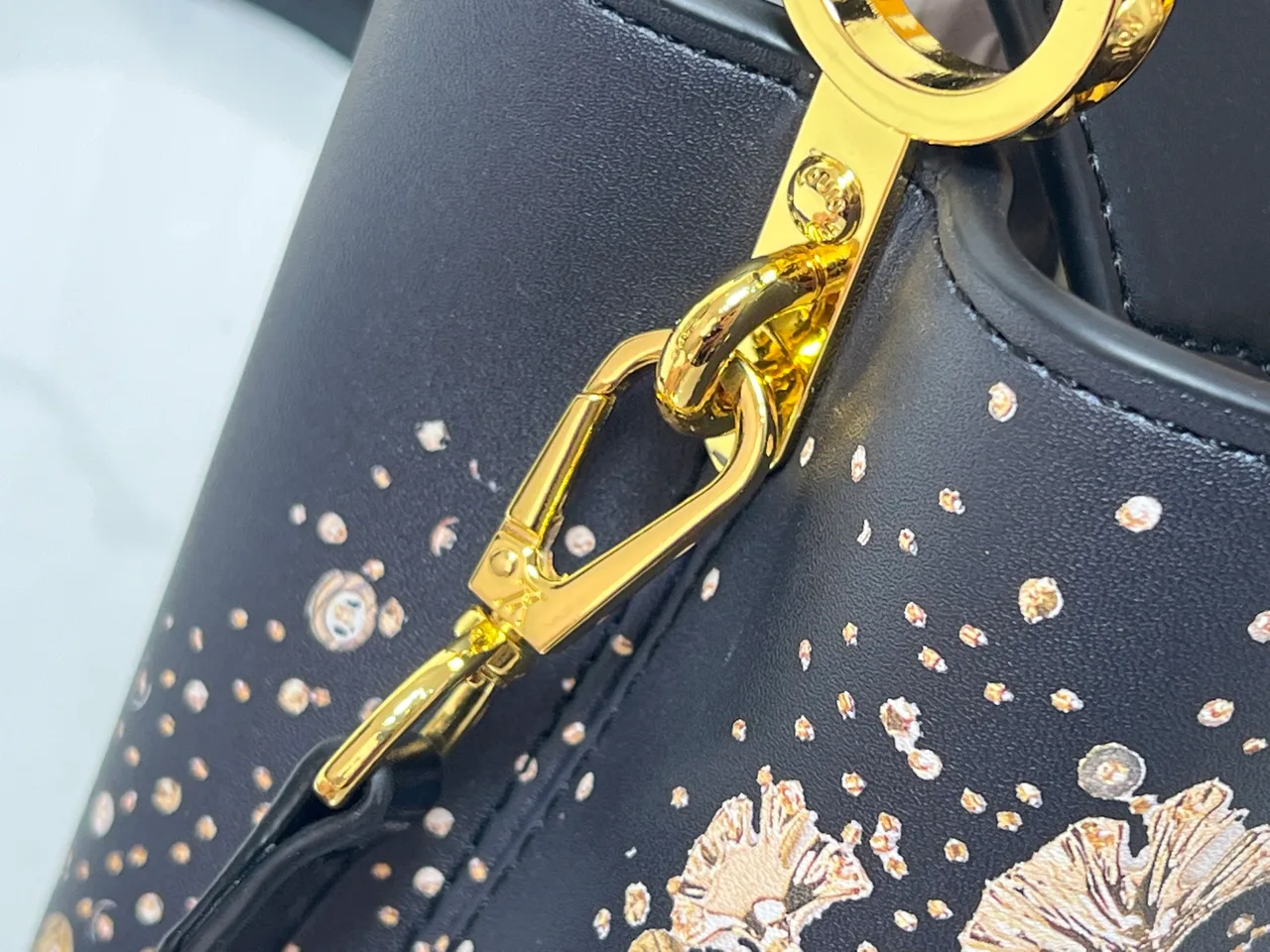 Louis Vuitton Cowhide Capucines Mini Bag in Black · view 6
