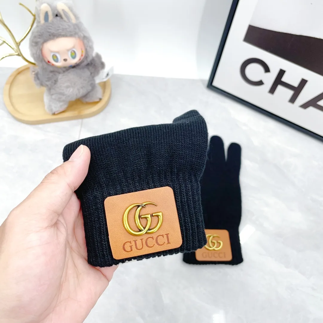 Gucci Wool Ribbed Hat scarf and gloves knit set in Blue · view 5