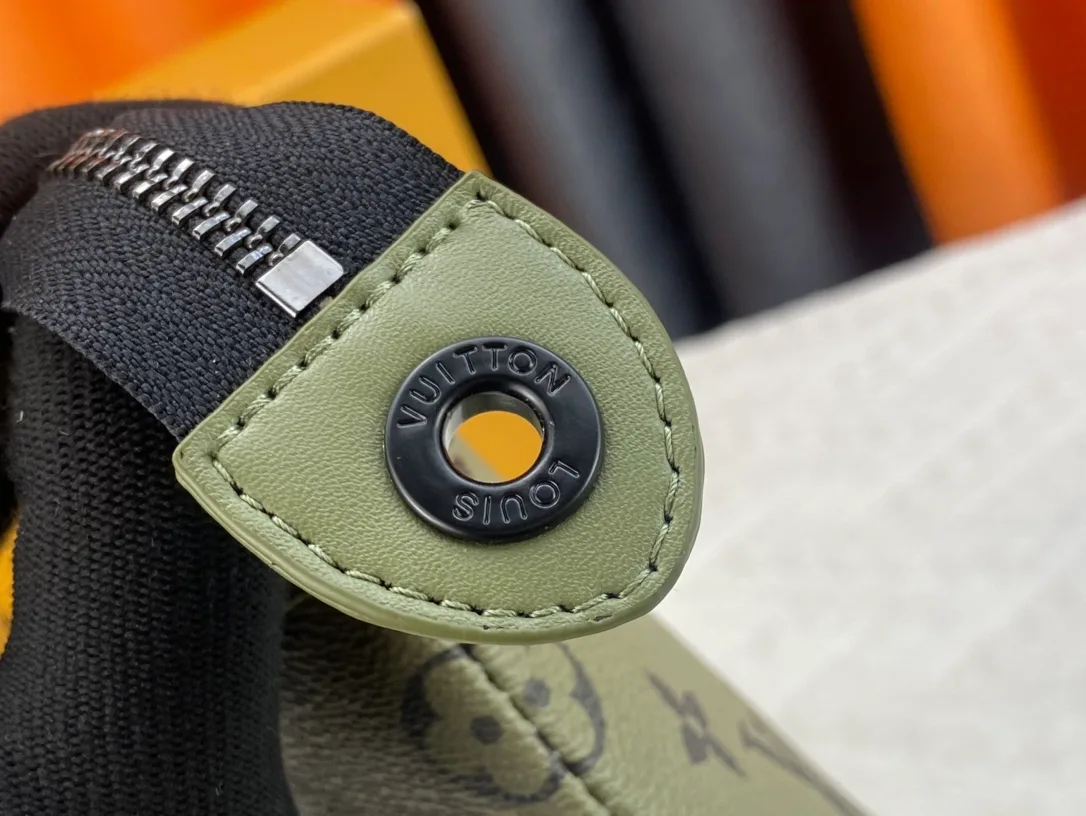 Louis Vuitton Canvas Clutch in Green · view 6