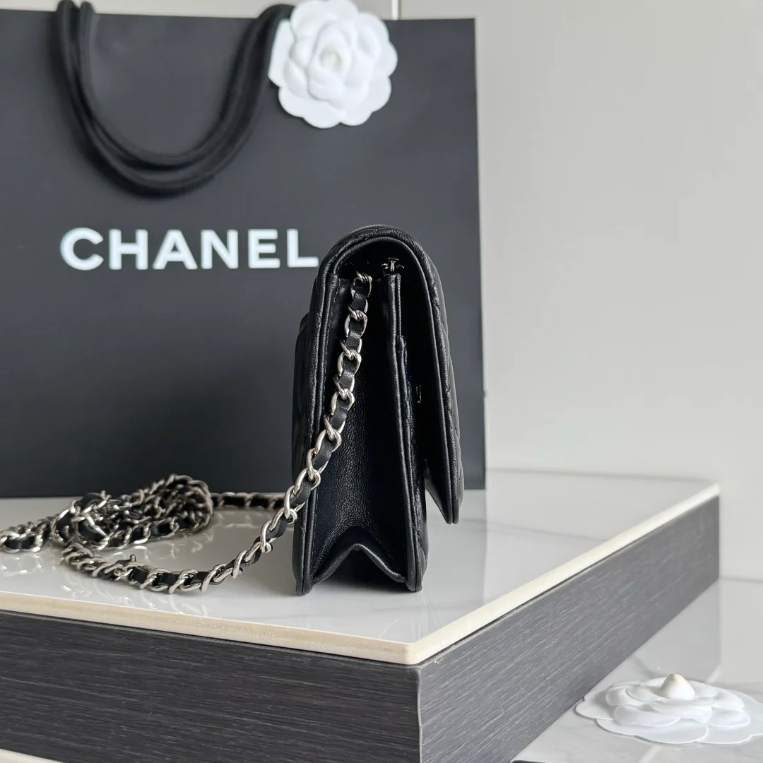 Chanel Calfskin Quilted Glossy Clutch in Black · view 4
