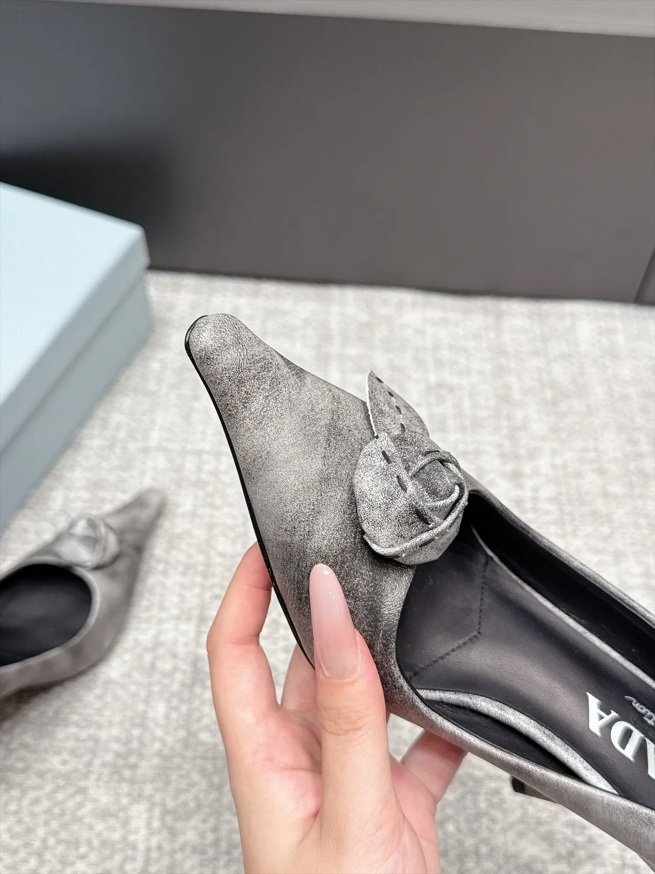 Prada Pumps in Grey · view 6