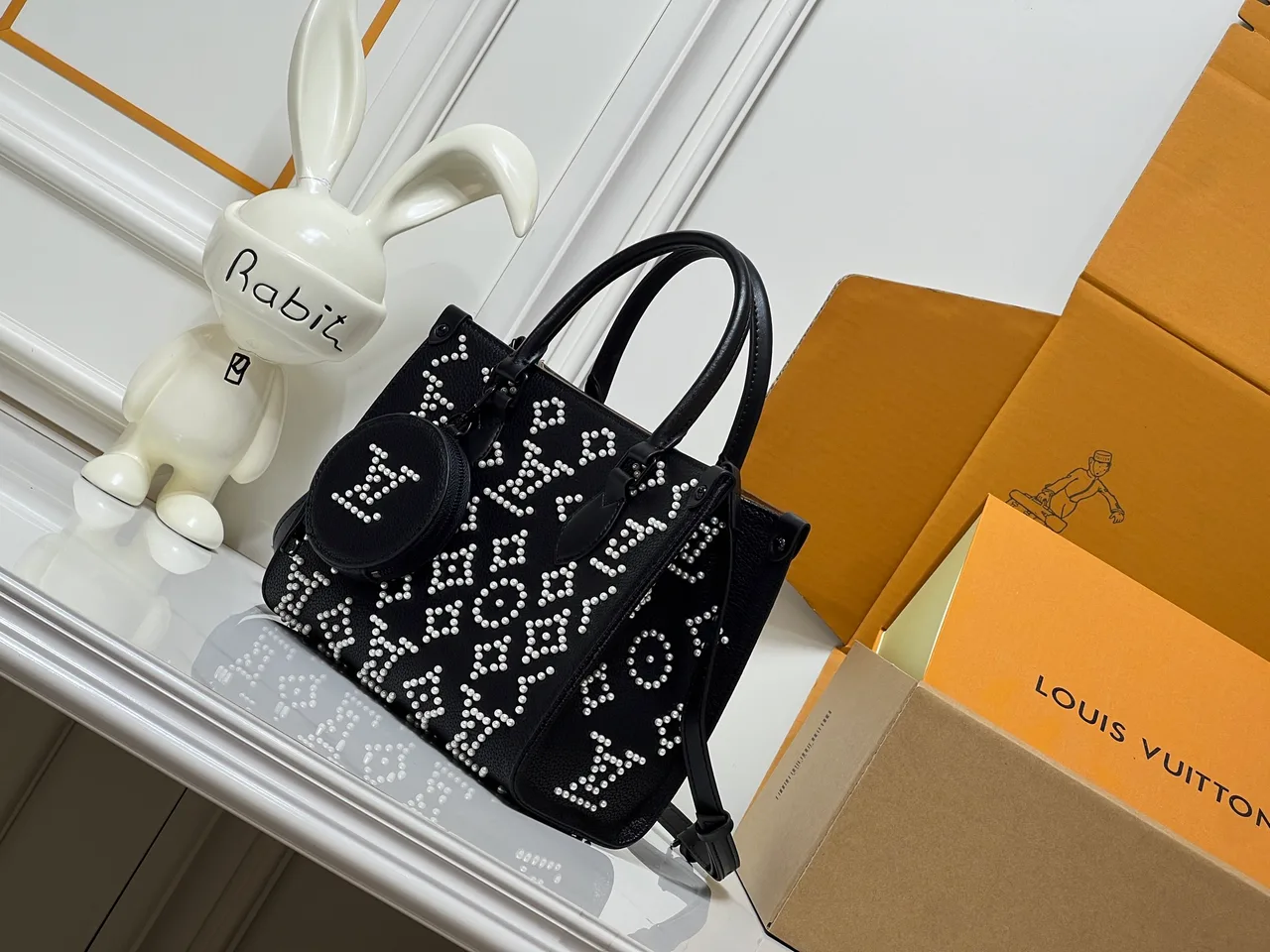 Louis Vuitton Cowhide OnTheGo Tote in Black · view 3