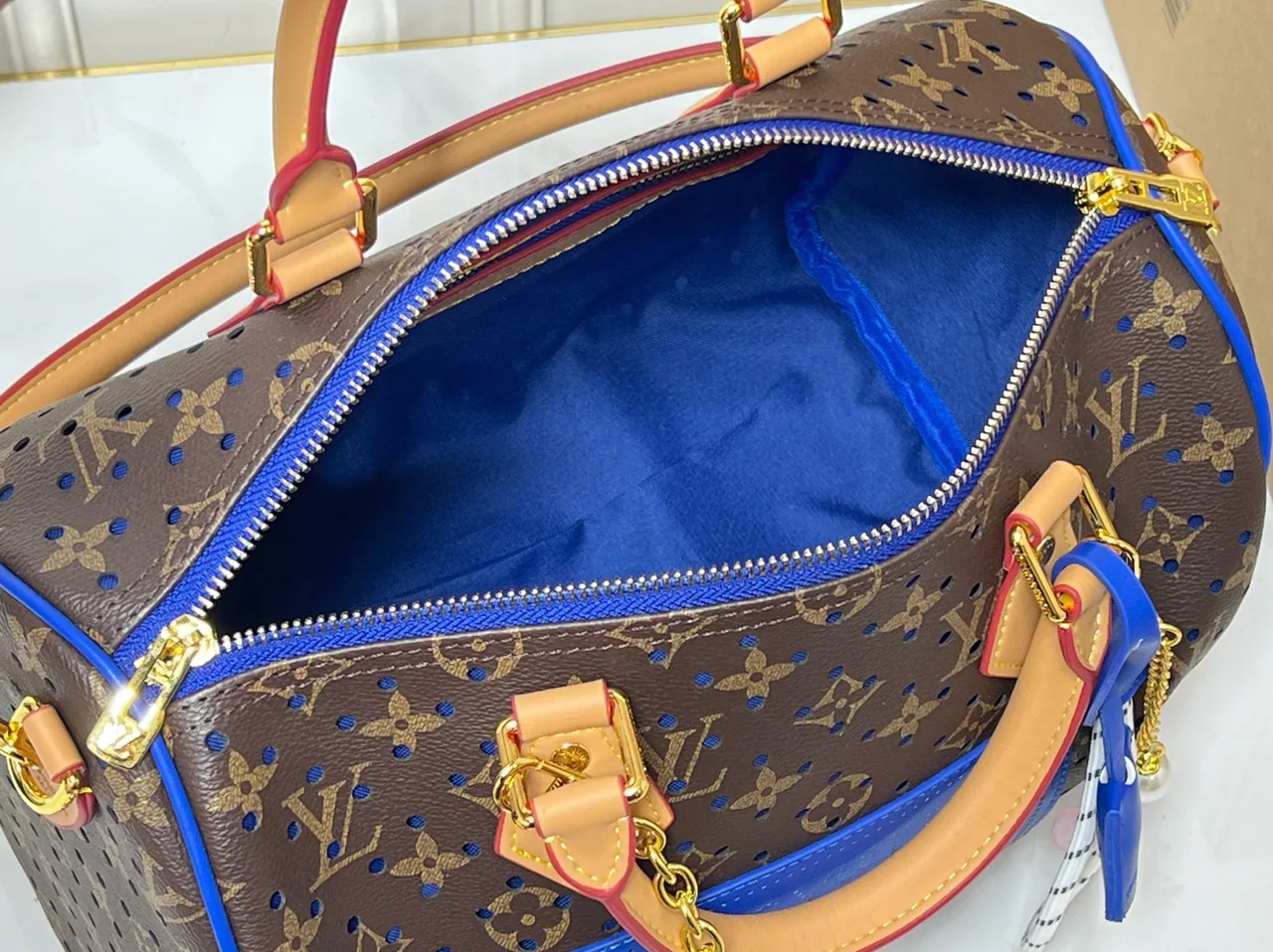 Louis Vuitton Canvas Handbag in Brown · view 7