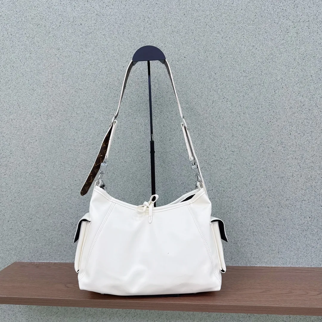 Louis Vuitton 32100 Hobo Bag in White & Blue · view 5