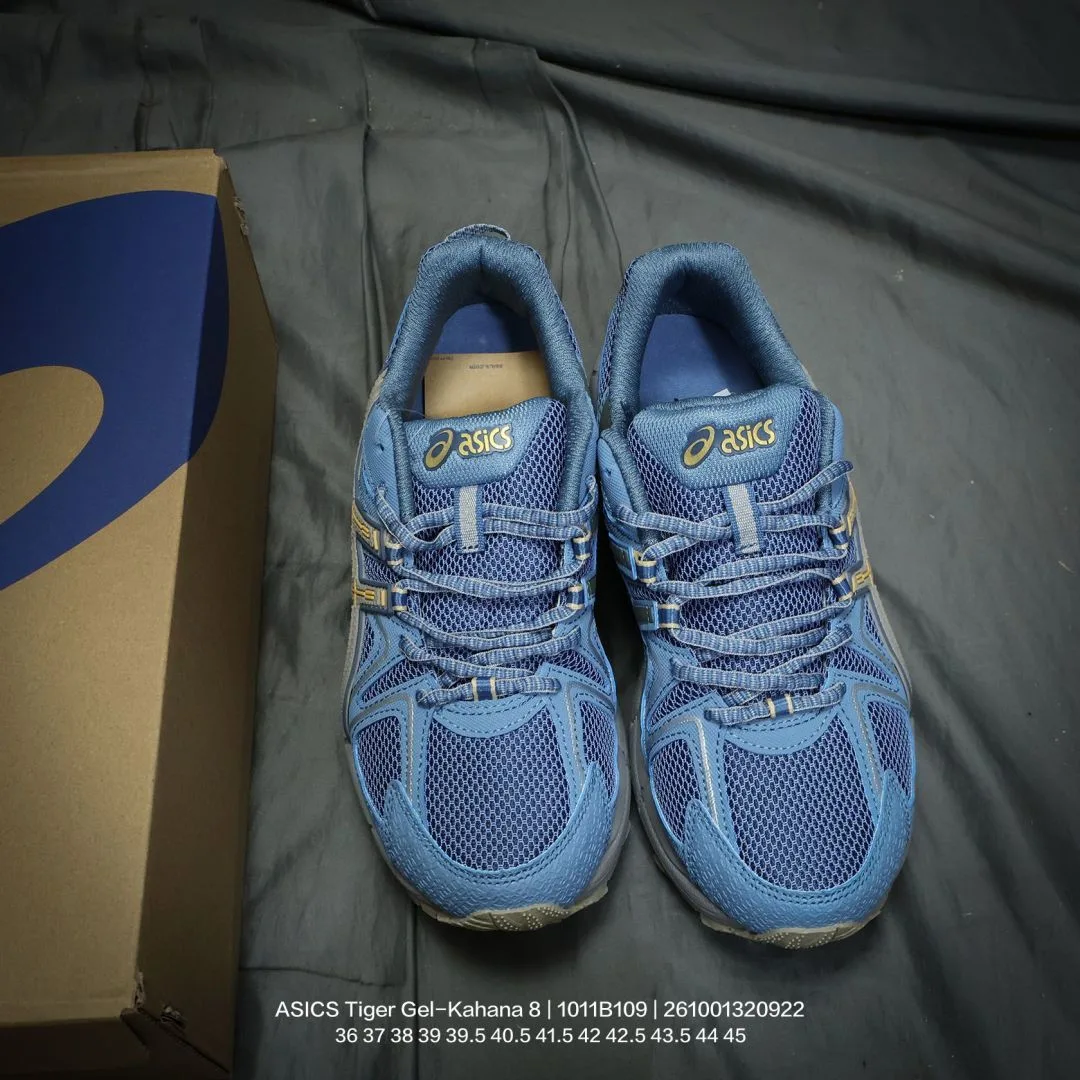 ASICS Sneakers in Blue · view 6